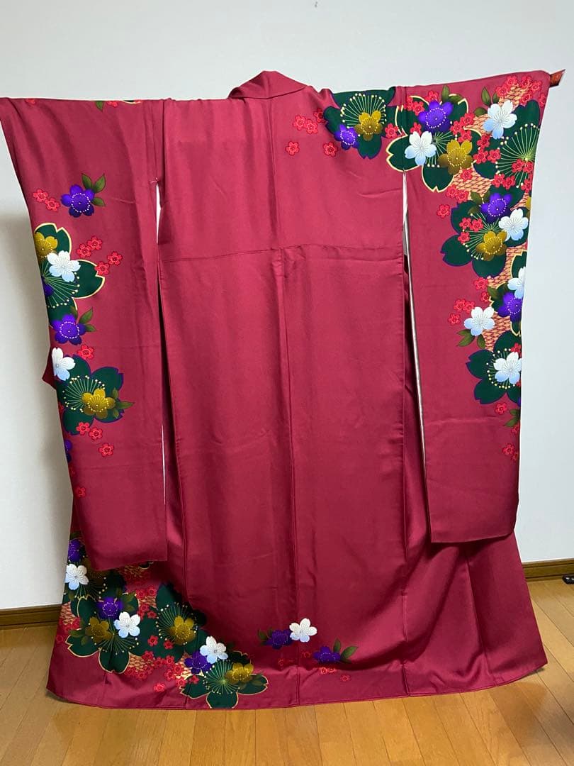 赤 花柄刺繍 振袖　成人式　記念撮影に◉現代風着物