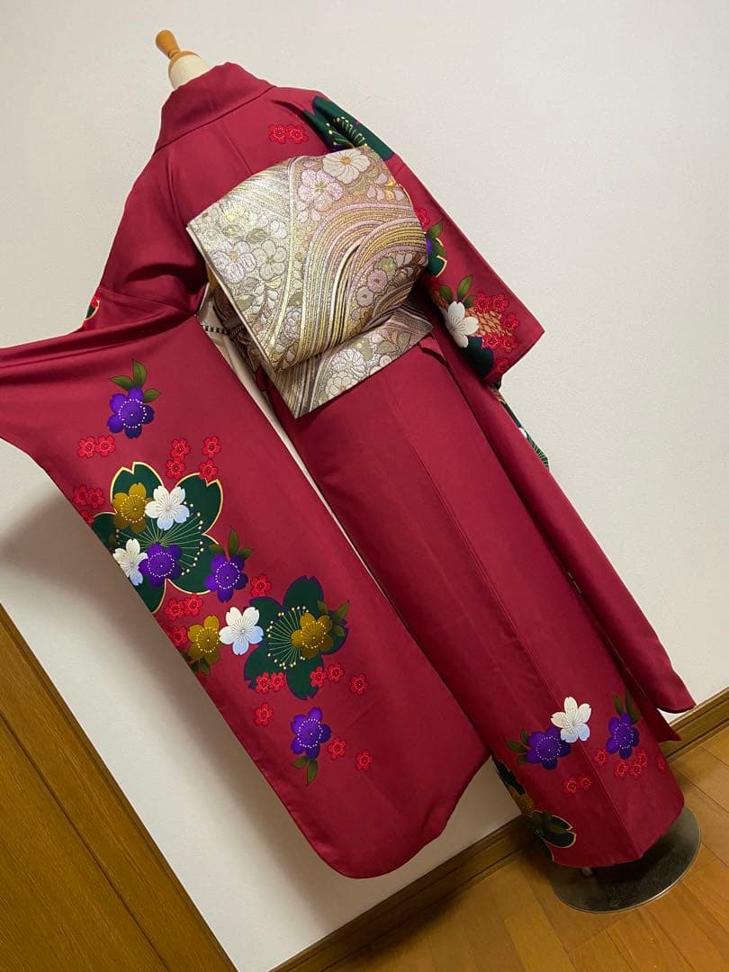 赤 花柄刺繍 振袖　成人式　記念撮影に◉現代風着物