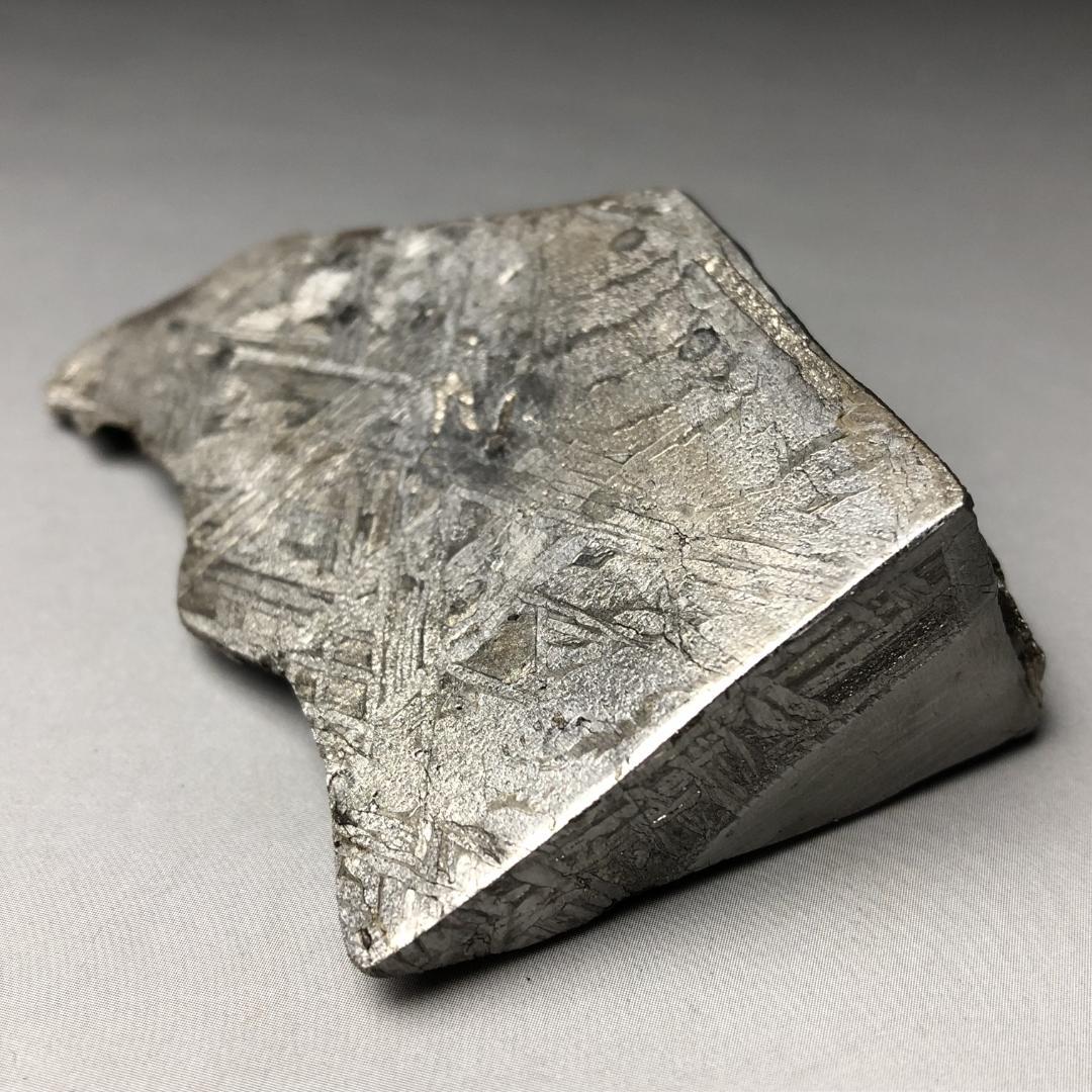 m*n様 アルタイ隕石 鉄隕石　外皮付き隕石　エンドカット　原石　重さ約231ｇ