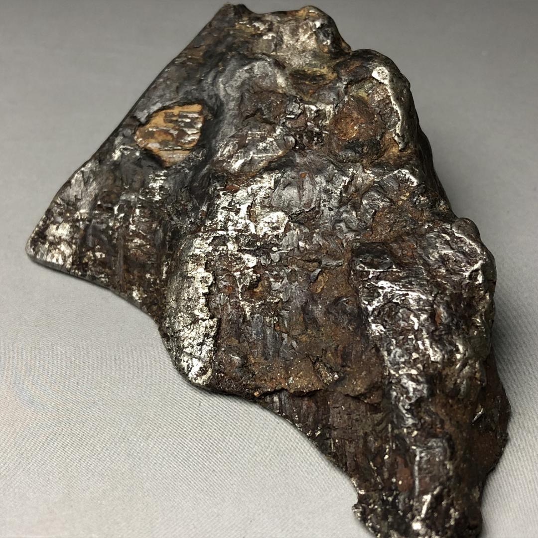 m*n様 アルタイ隕石 鉄隕石　外皮付き隕石　エンドカット　原石　重さ約231ｇ