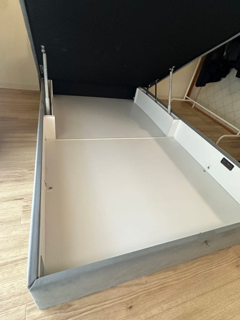 7/15迄出品【最終値下げ・送料込み】セミダブル収納付きベッド マットレス付