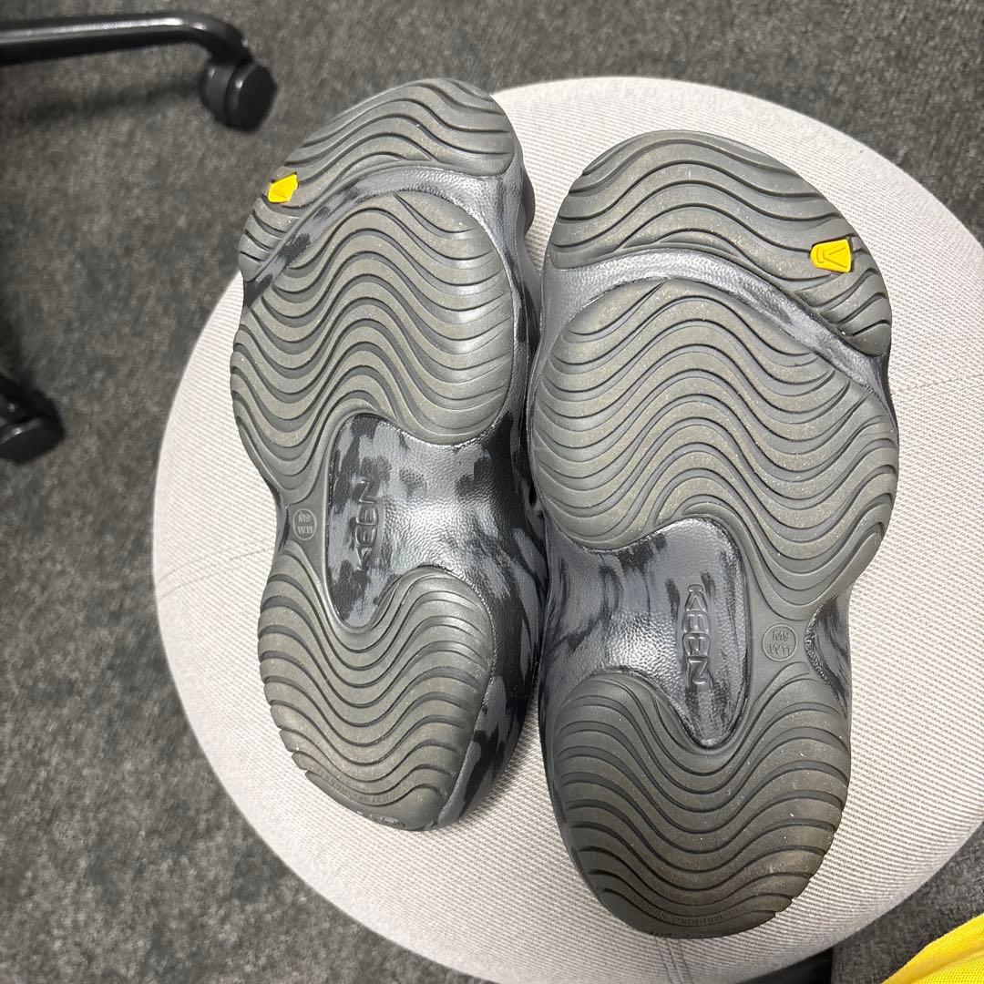 Keen ヨギ サンダル 迷彩ブラック