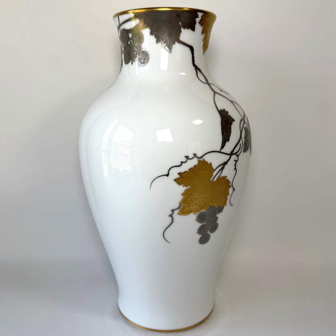 大倉陶園　花瓶　金蝕葡萄　ホワイト　金彩　高さ35㎝