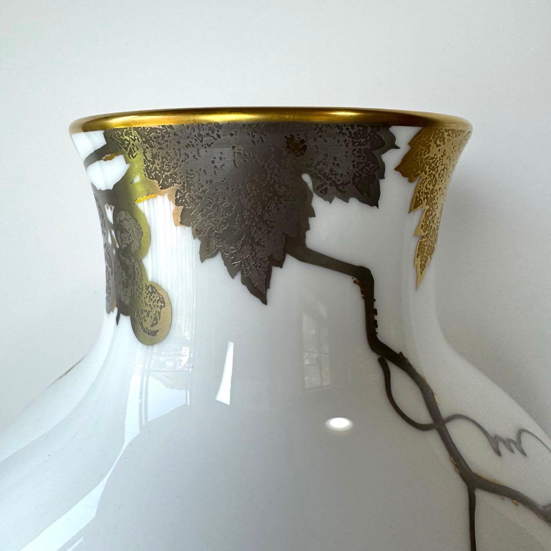 大倉陶園　花瓶　金蝕葡萄　ホワイト　金彩　高さ35㎝