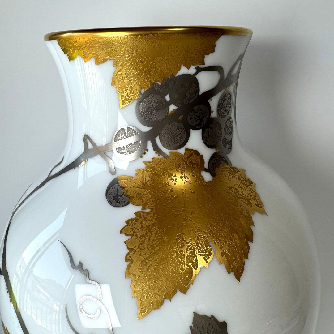 大倉陶園　花瓶　金蝕葡萄　ホワイト　金彩　高さ35㎝