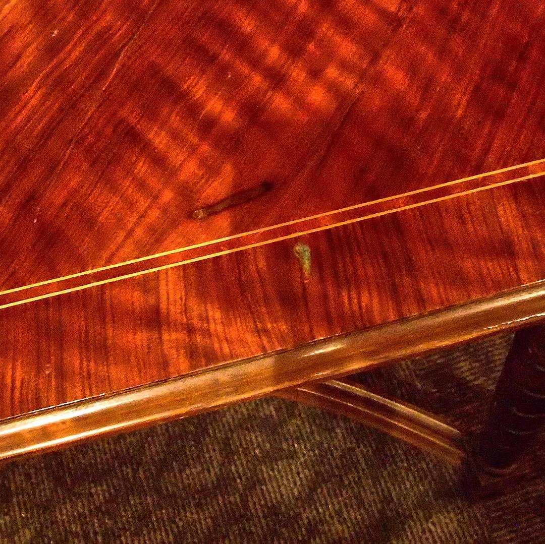 (huffuc)ong) アランドロン映画にも登場するアンティークテーブル