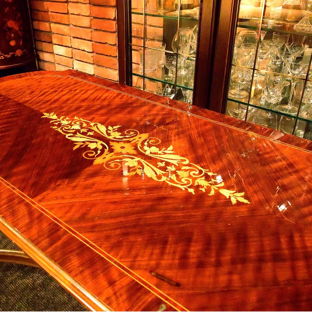 (huffuc)ong) アランドロン映画にも登場するアンティークテーブル