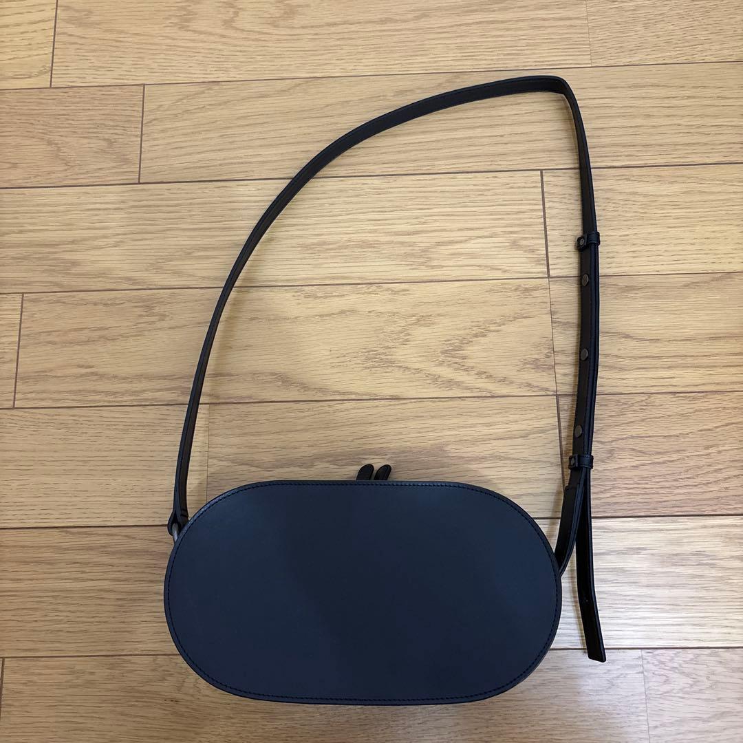 【美品】土屋鞄　ブラックヌメ オーバルショルダーバッグ ブラック