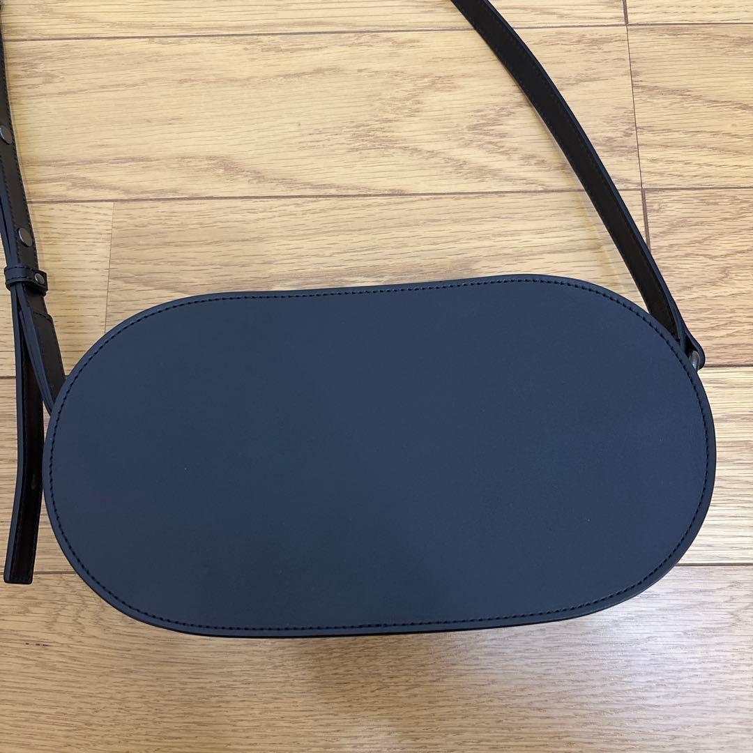 【美品】土屋鞄　ブラックヌメ オーバルショルダーバッグ ブラック