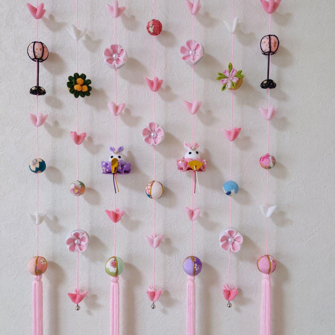 ちりめん細工　お花とまりとうさぎ雛の壁掛け下げ飾り