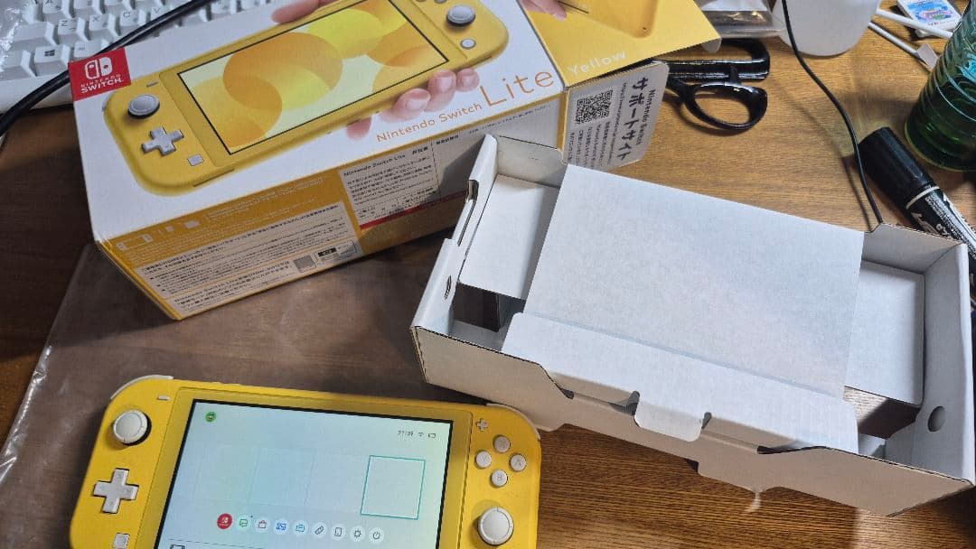 Nintendo switch lite イエロー　訳あり　326A