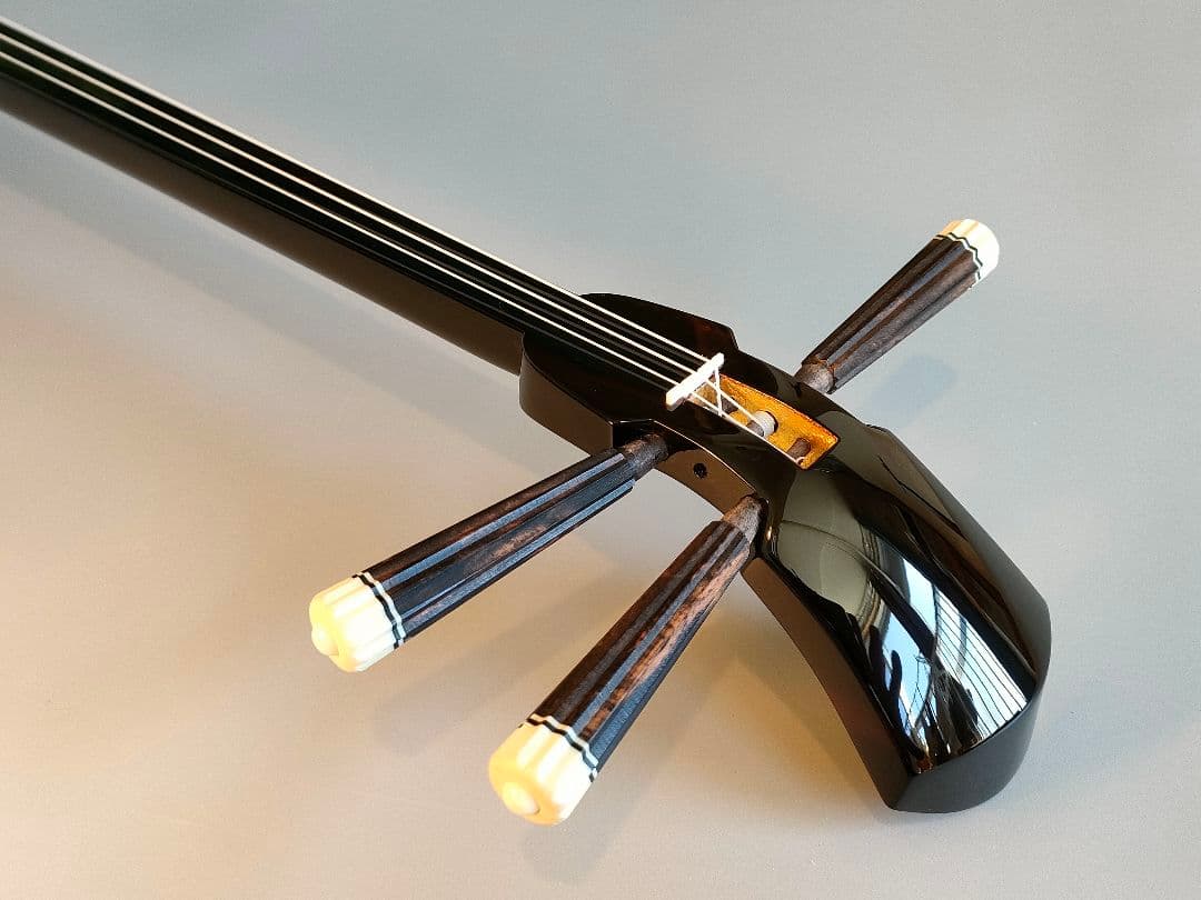 昭和52年琉球白峰三味線店扱い八重山黒木ウジラミ材 真壁型三線