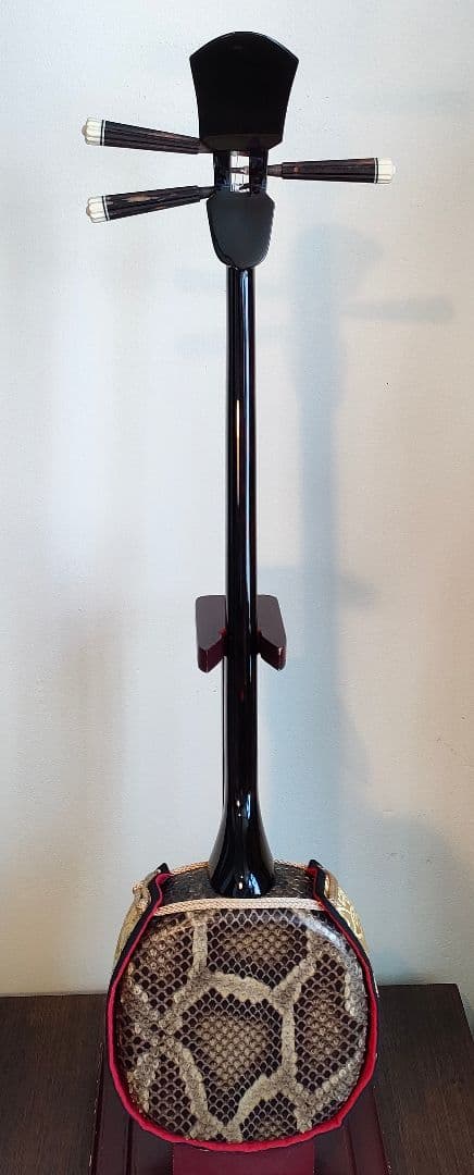 昭和52年琉球白峰三味線店扱い八重山黒木ウジラミ材 真壁型三線