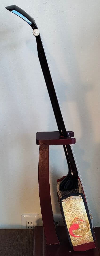 昭和52年琉球白峰三味線店扱い八重山黒木ウジラミ材 真壁型三線