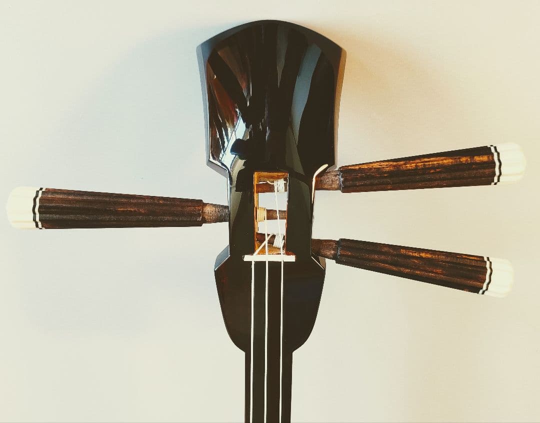 昭和52年琉球白峰三味線店扱い八重山黒木ウジラミ材 真壁型三線