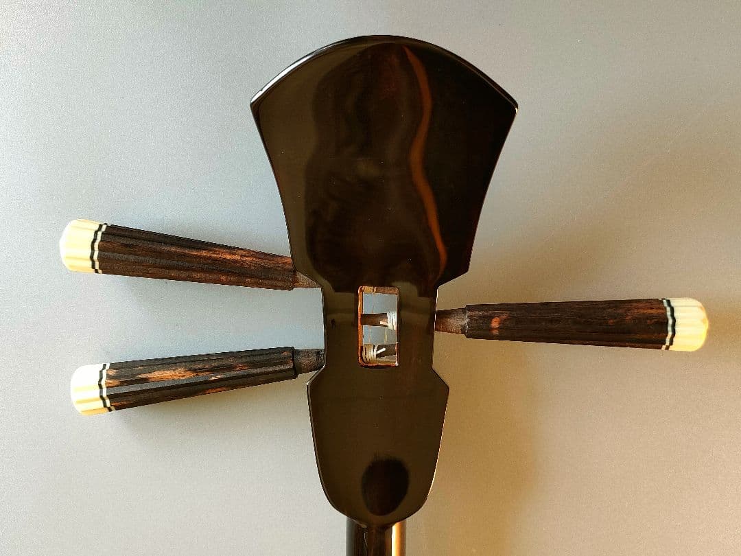 昭和52年琉球白峰三味線店扱い八重山黒木ウジラミ材 真壁型三線