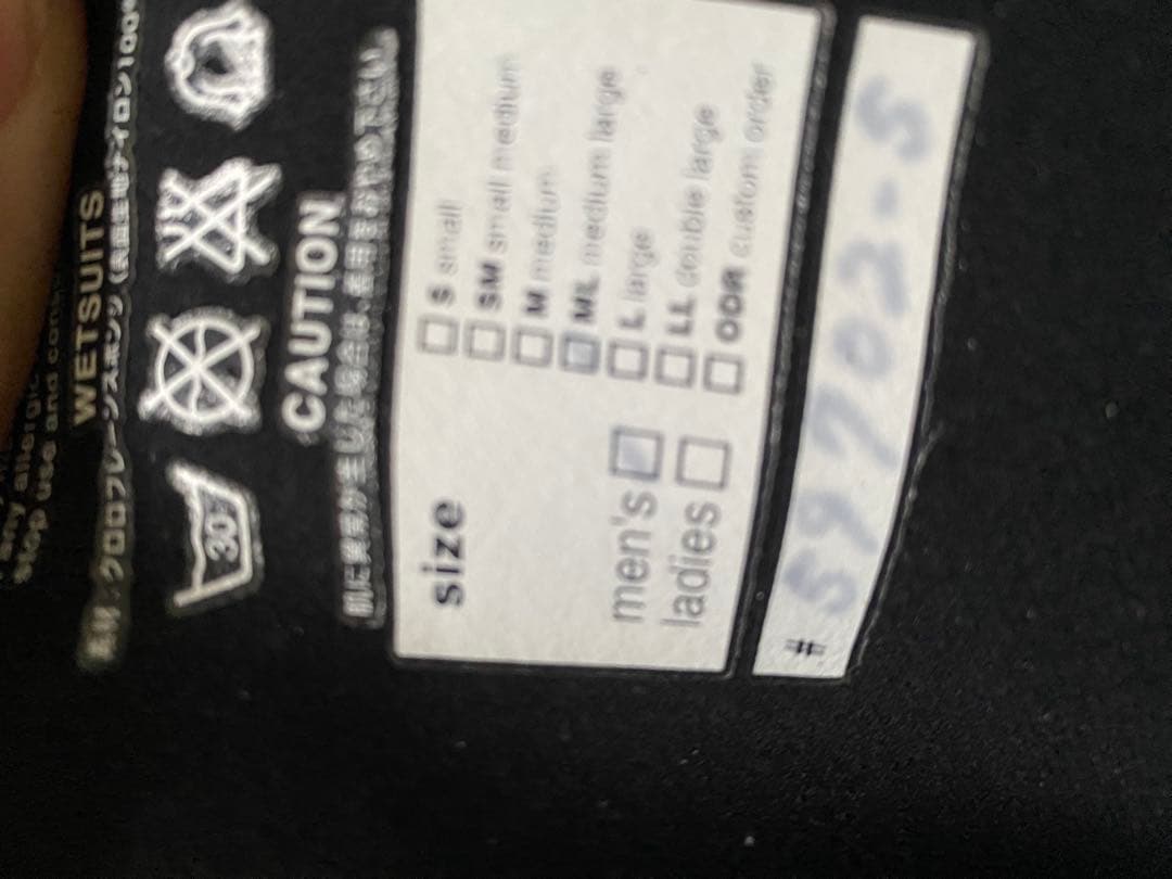 QUIKSILVER セミドライ　フロントジップ MLサイズ　5㎜×5㎜