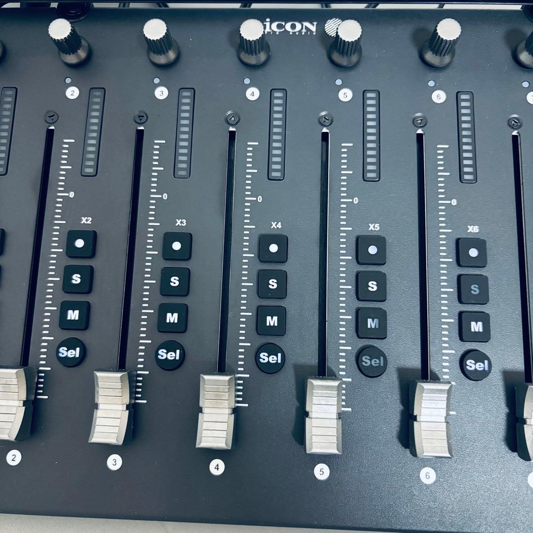 美品　ICON P1-X フィジカルコントローラー D4付 Logic対応