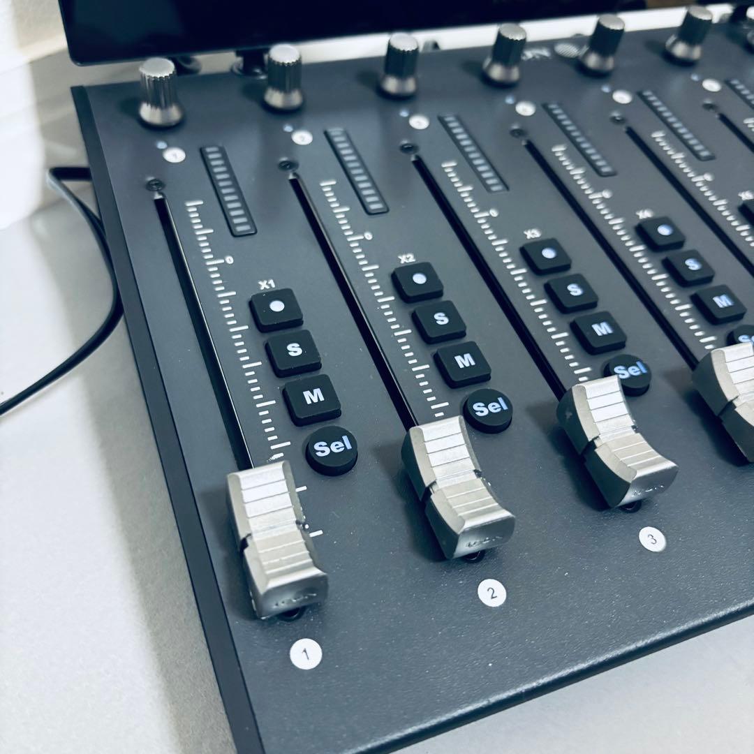 美品　ICON P1-X フィジカルコントローラー D4付 Logic対応