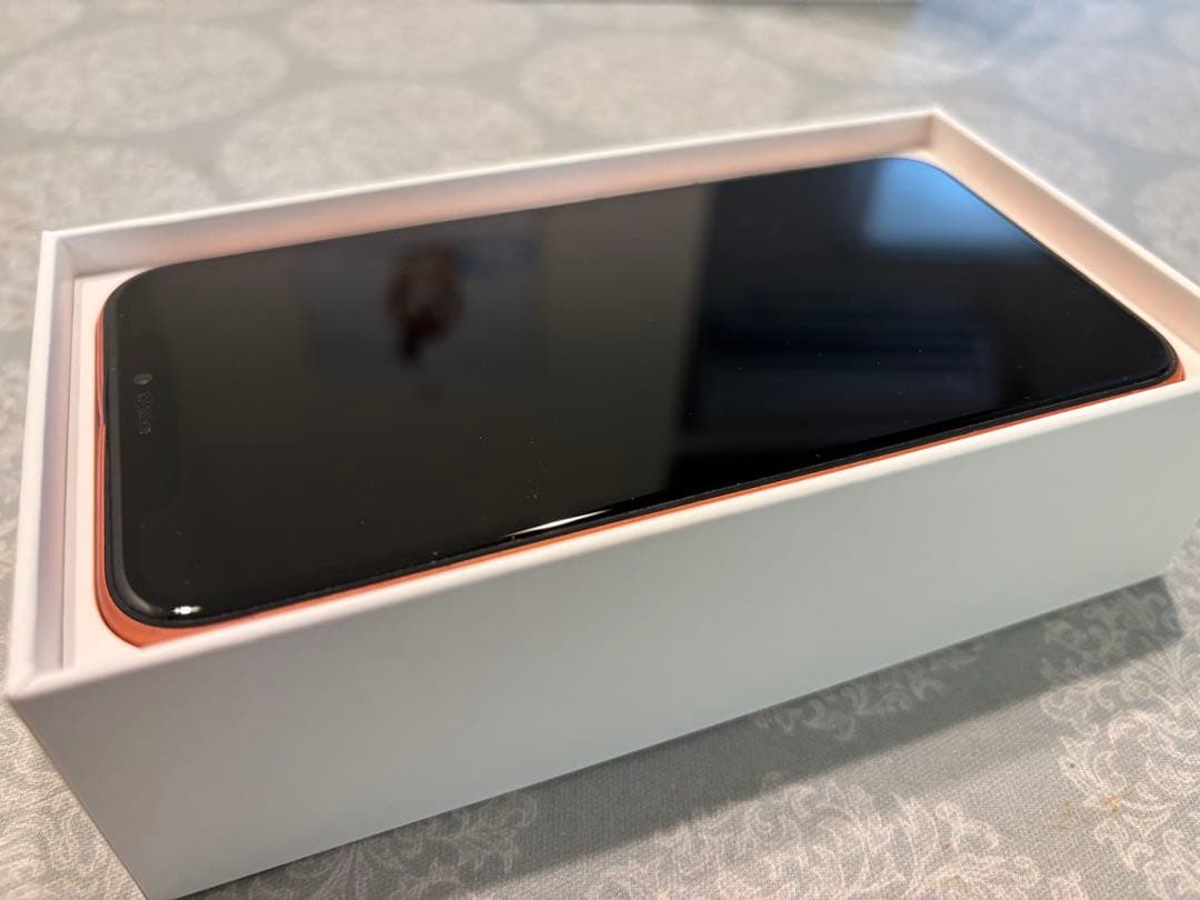 iPhone XR Coral 128GB バッテリー81% SIMフリー