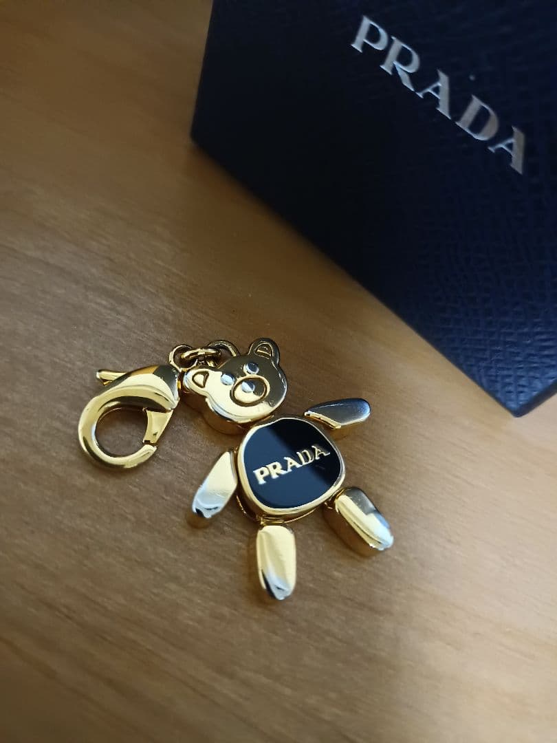 PRADA クマ型チャーム ゴールド