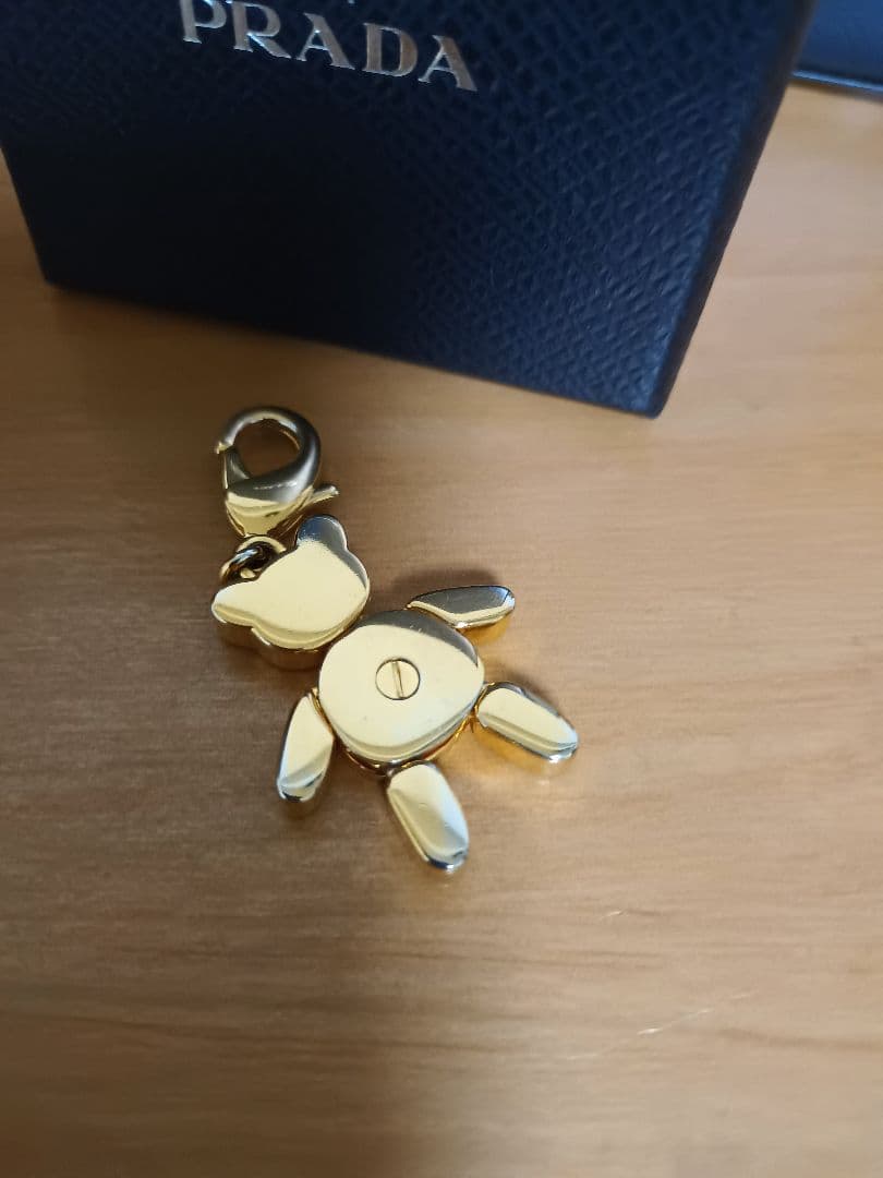 PRADA クマ型チャーム ゴールド