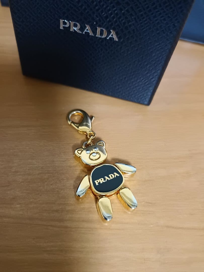 PRADA クマ型チャーム ゴールド