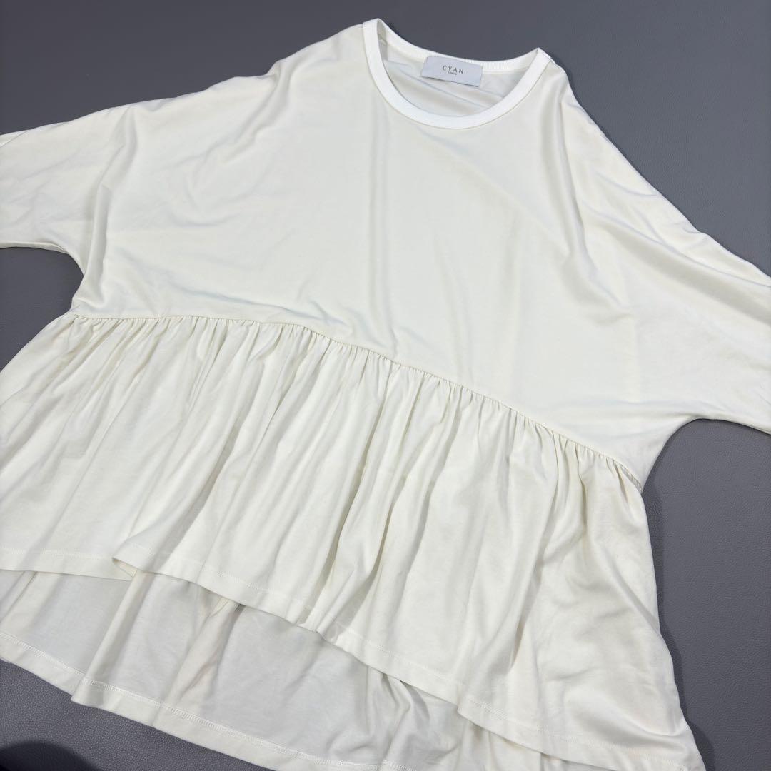 【25AW 】CYAN tokyo ラウンドギャザーウォームドルマンTOPS 白