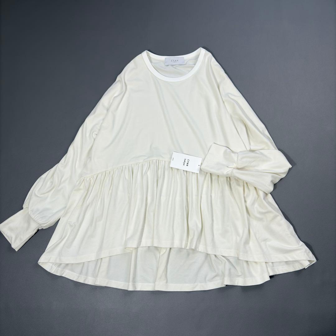 【25AW 】CYAN tokyo ラウンドギャザーウォームドルマンTOPS 白