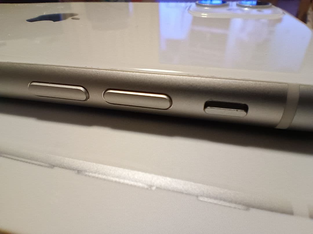 Apple iPhone11 ホワイト 64GB 美品