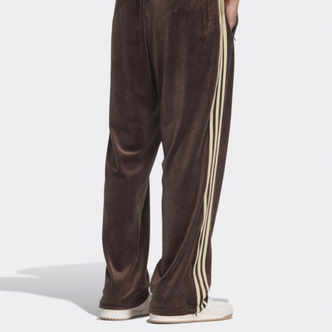 【新品未開封】アディダスオリジナルス　トラックパンツ　ベロア素材　トレンド