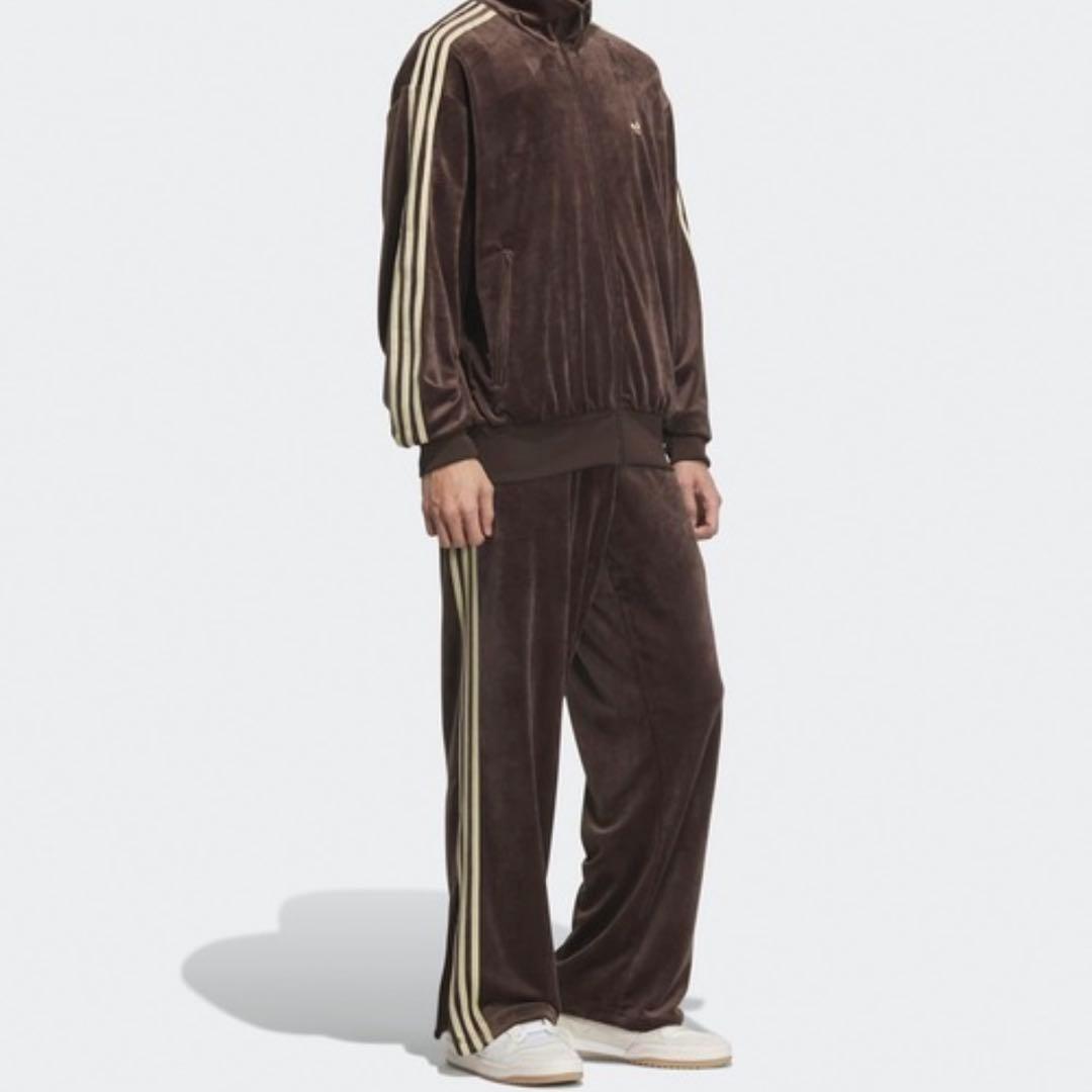 【新品未開封】アディダスオリジナルス　トラックパンツ　ベロア素材　トレンド
