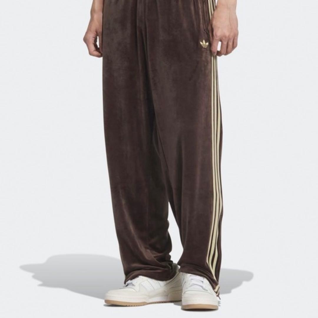【新品未開封】アディダスオリジナルス　トラックパンツ　ベロア素材　トレンド