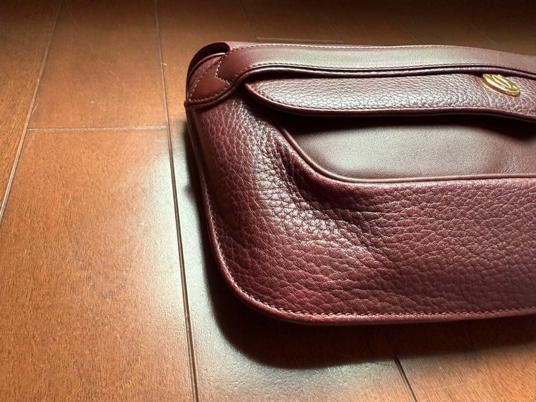 レザー フラップ付き クラッチバッグ バーガンディ
