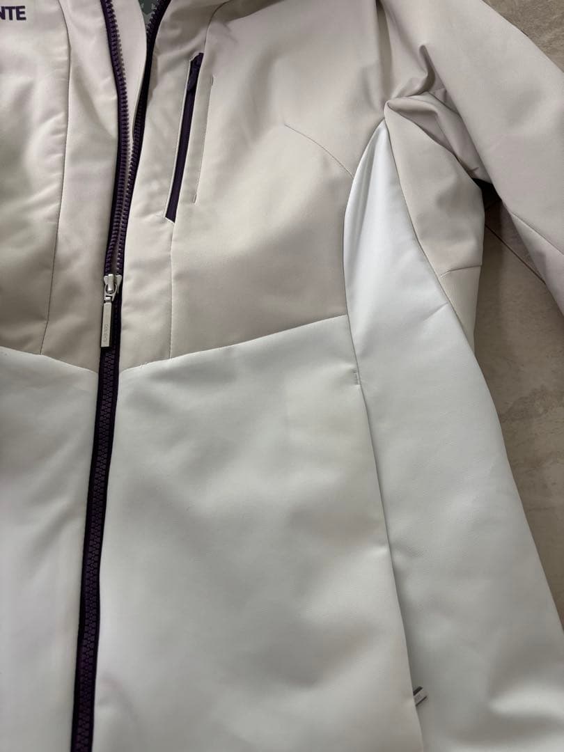 DESCENTE ホワイトスキーウェア フード付き　ユニセックス