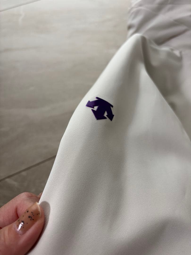 DESCENTE ホワイトスキーウェア フード付き　ユニセックス