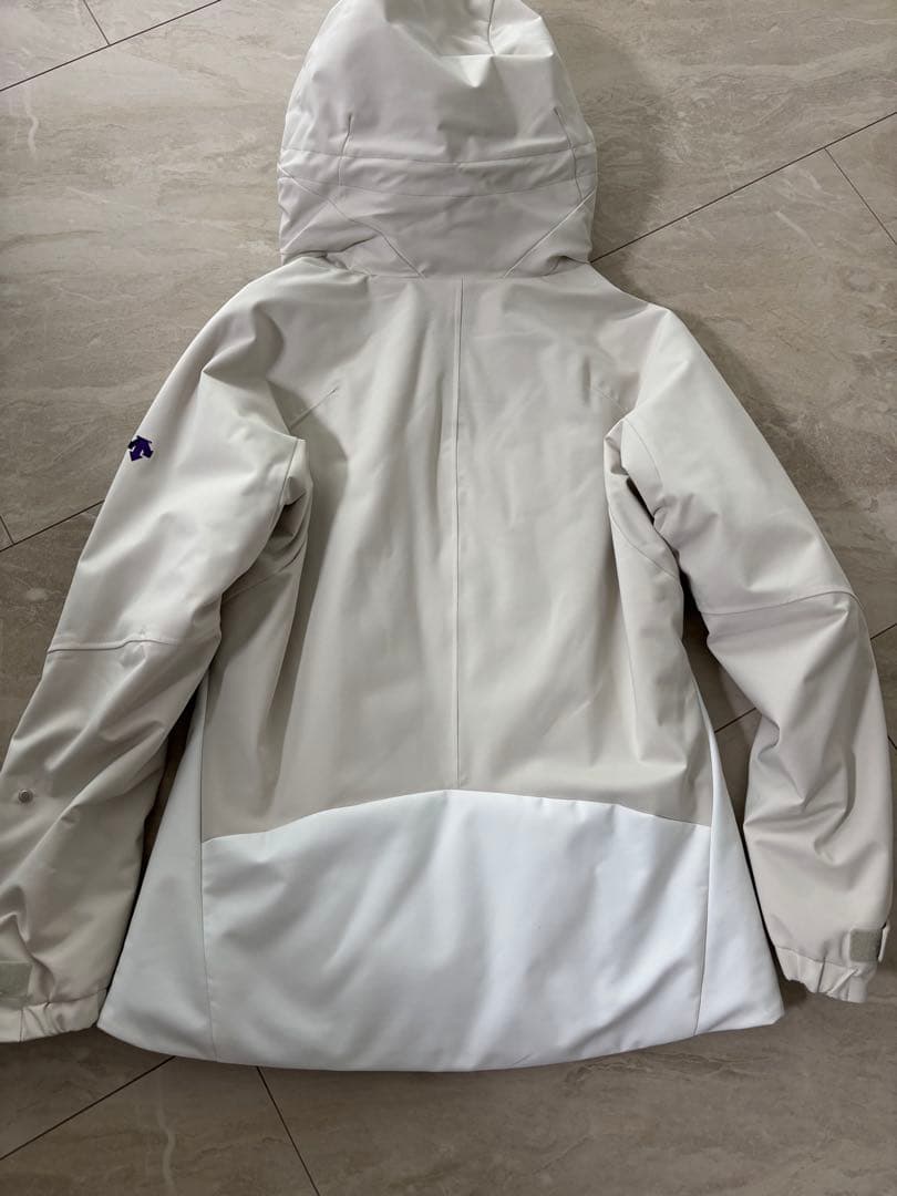 DESCENTE ホワイトスキーウェア フード付き　ユニセックス