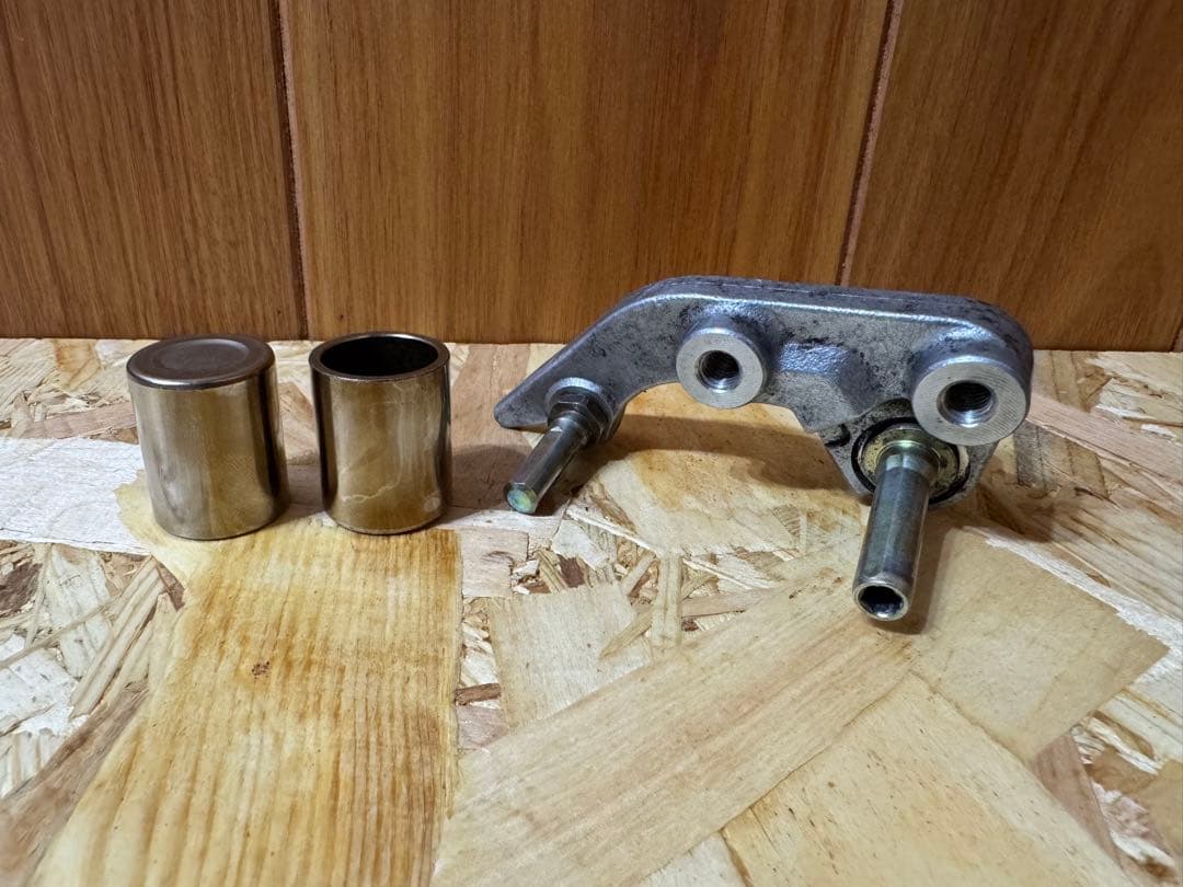 ftr223 ブレーキキャリパー　OH済み