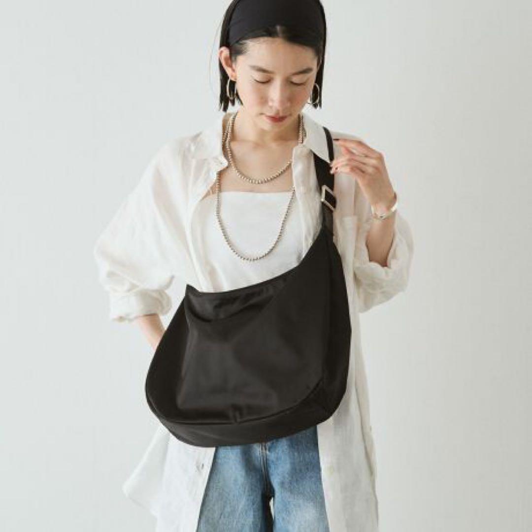 新品ラシット今期 A4入るラウンドビッグショルダーバッグ