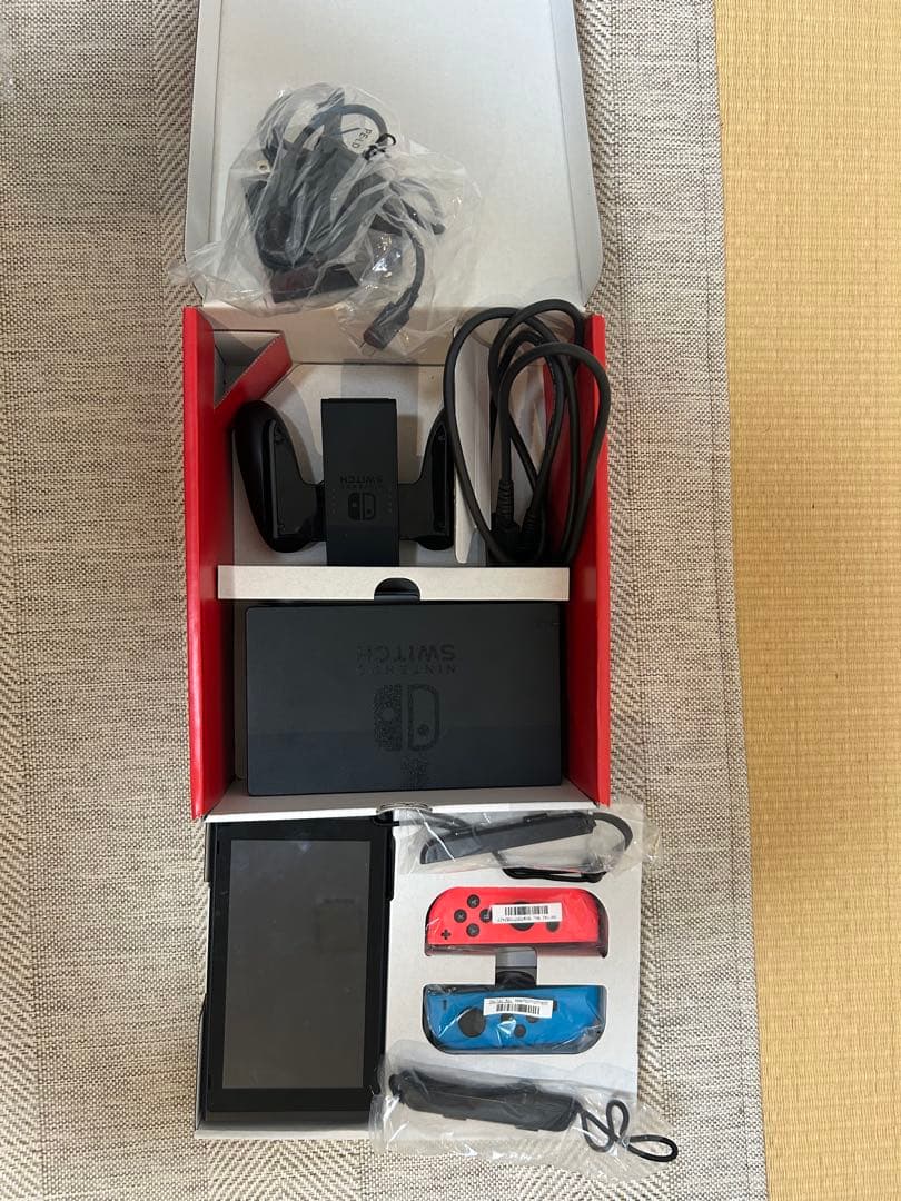 ゆ*ん様 Nintendo Switch ネオンブルー・レッド 本体　ソフト6本