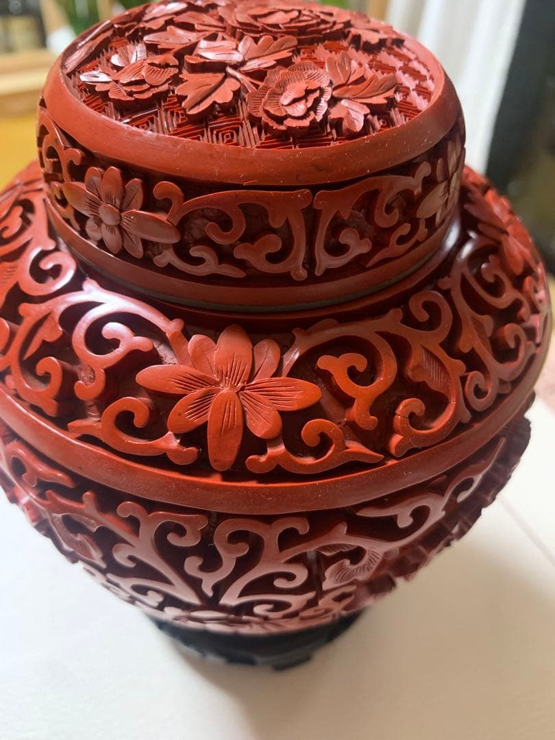 値下げ中国堆朱赤色漆器 花模様の茶箱容器高さ台込み18cm