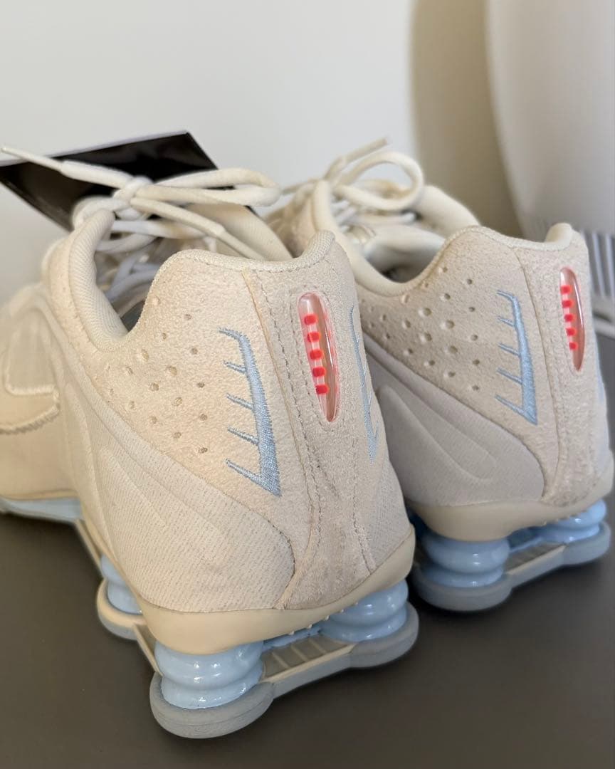 Nike Shox R4 SE レディース スニーカー