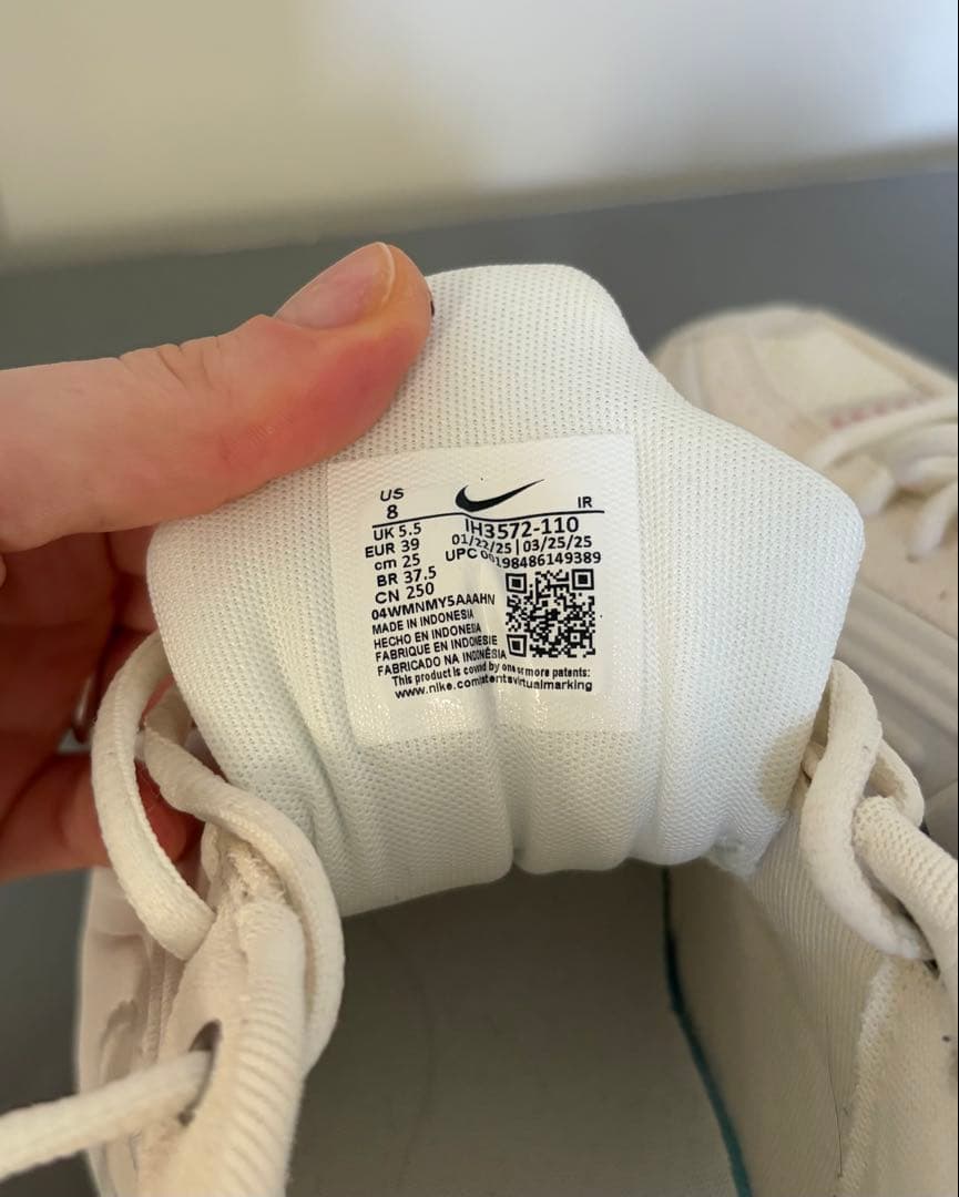 Nike Shox R4 SE レディース スニーカー