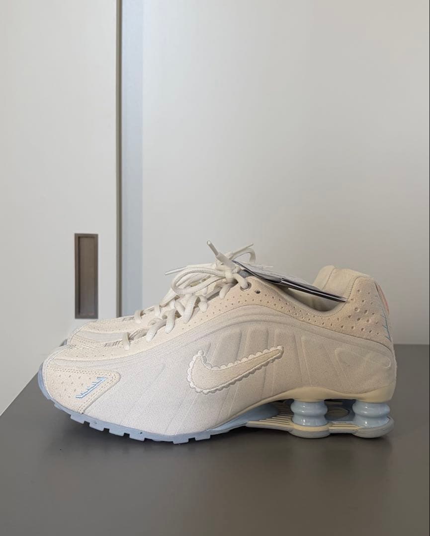 Nike Shox R4 SE レディース スニーカー