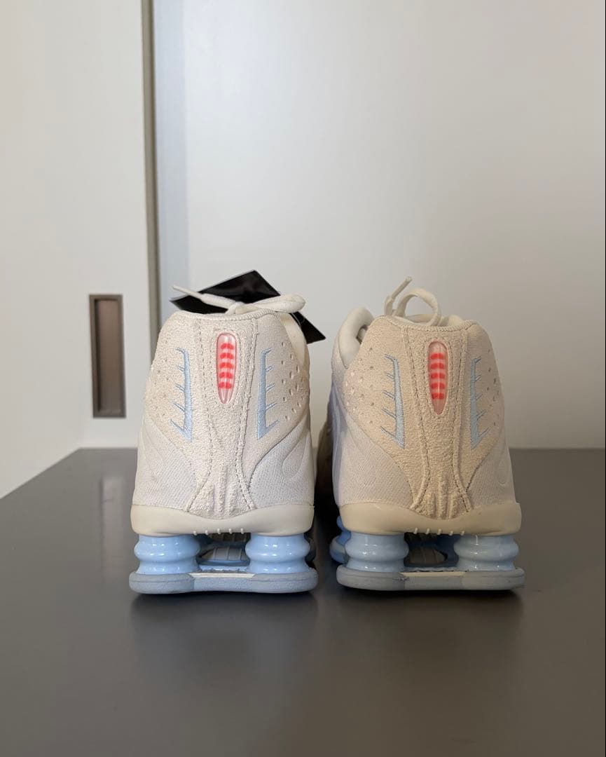 Nike Shox R4 SE レディース スニーカー