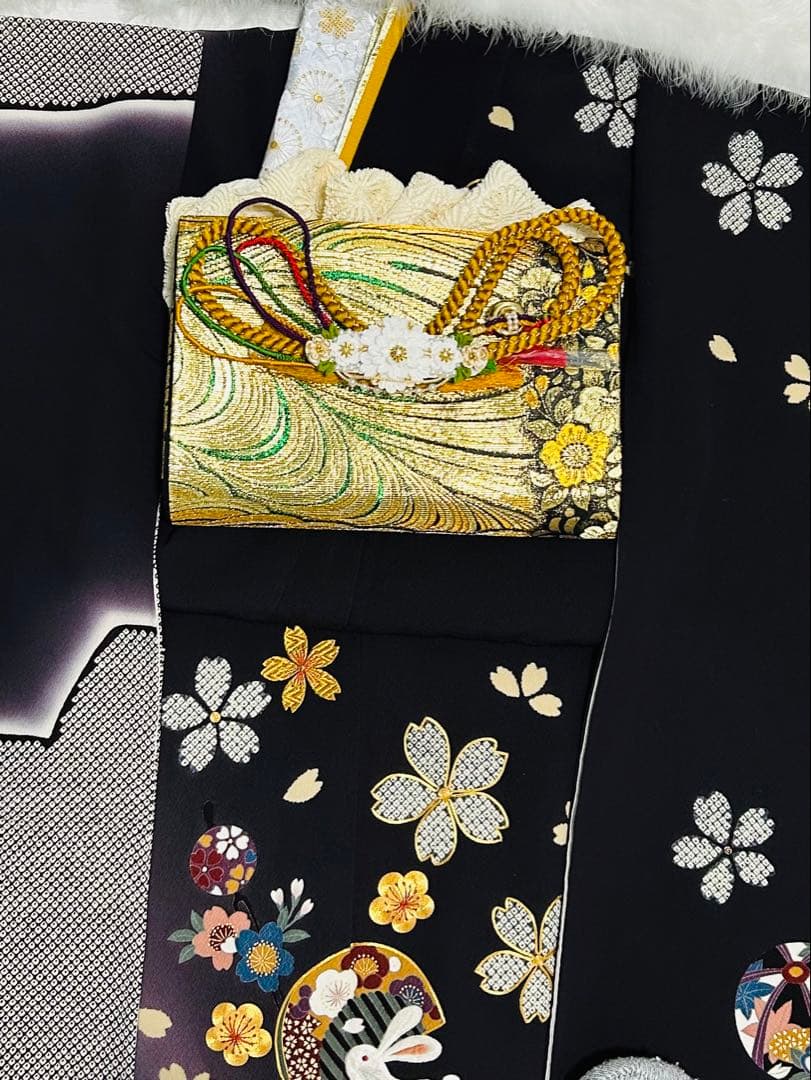 可愛いうさぎの刺繍と金駒刺繍のシックで貴賓溢れる振袖25点フルセット