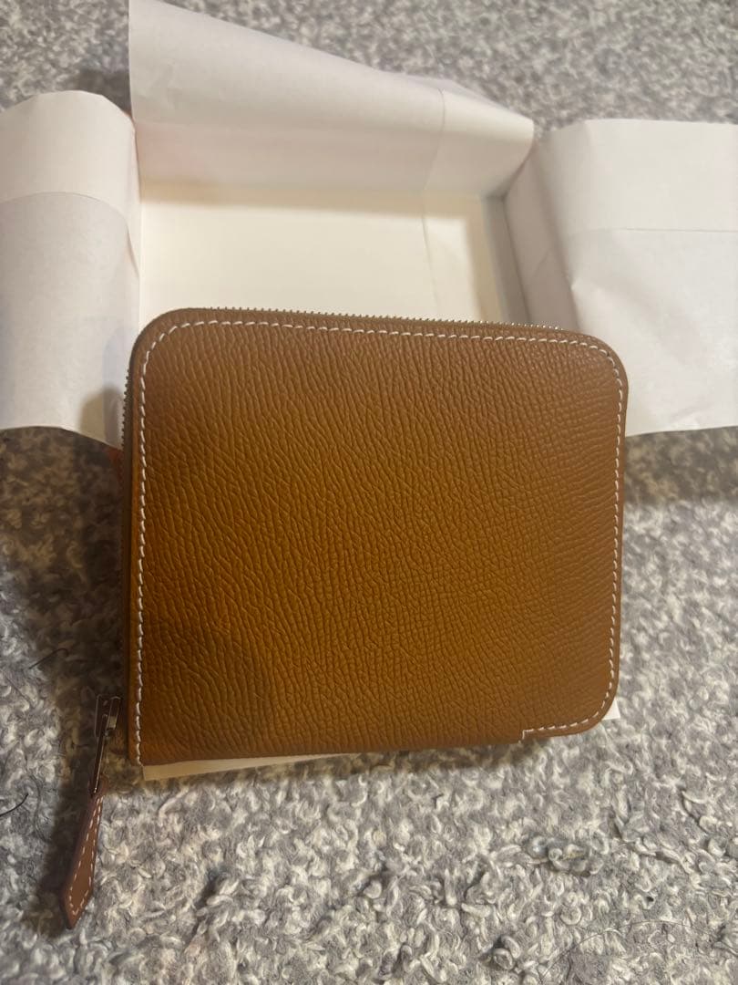 【新品！未使用】シルクイン コンパクト　ゴールド エルメス