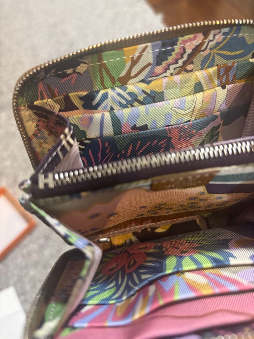 【新品！未使用】シルクイン コンパクト　ゴールド エルメス