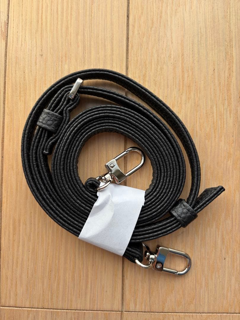 【未使用品】ajew iPhone16 ショルダーストラップ付ケース