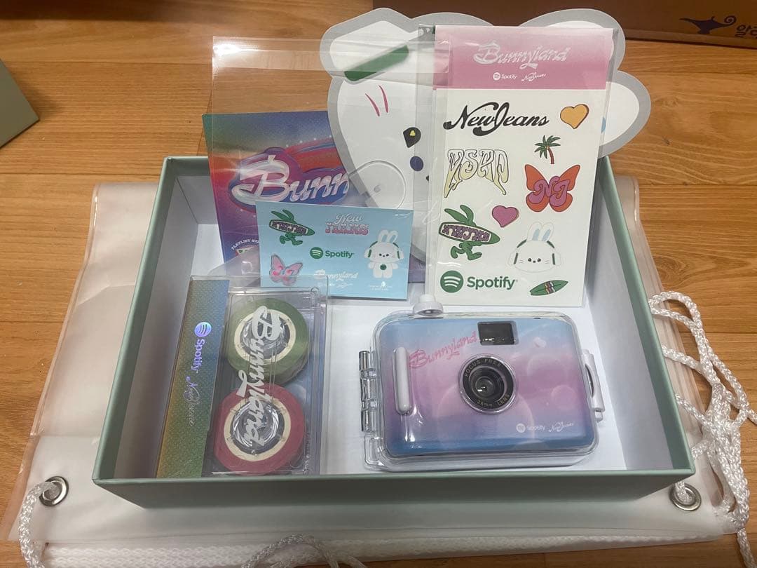 NEWJEANS ニュジーンズ bunnyland コラボ